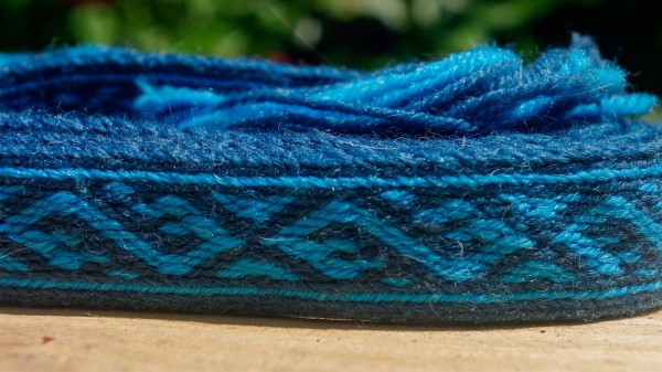 Handgewebte Brettchenborte Brettchenweberei - Einzelstück blau-türkis 155 cm 100% Wollgarn