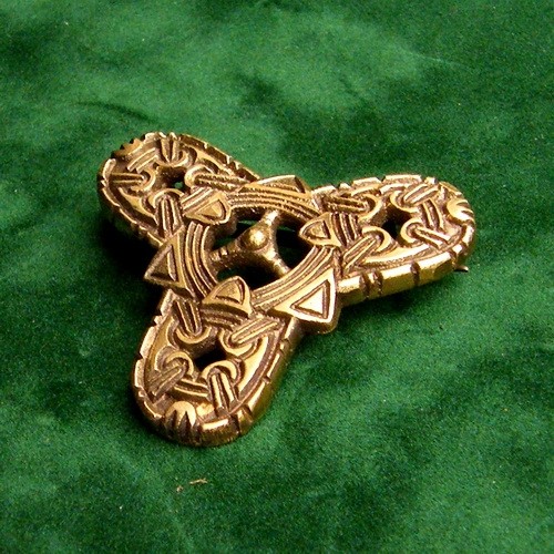 Kleeblattfibel im Borrestil Bronze