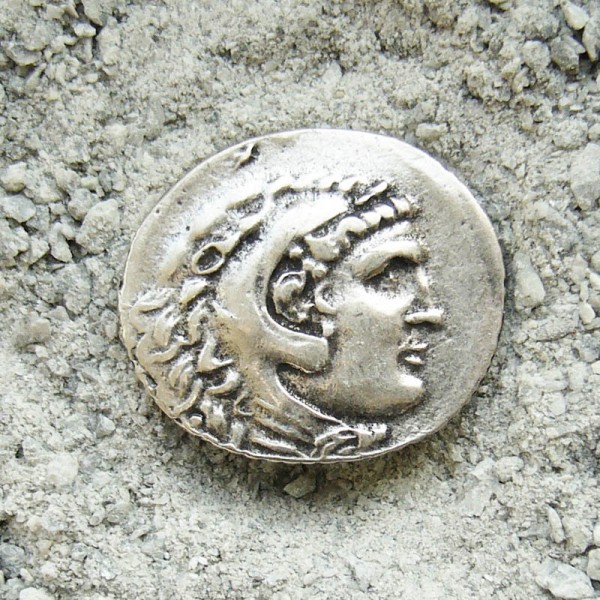 Antike griechische Münze, Beschlag silberfarben