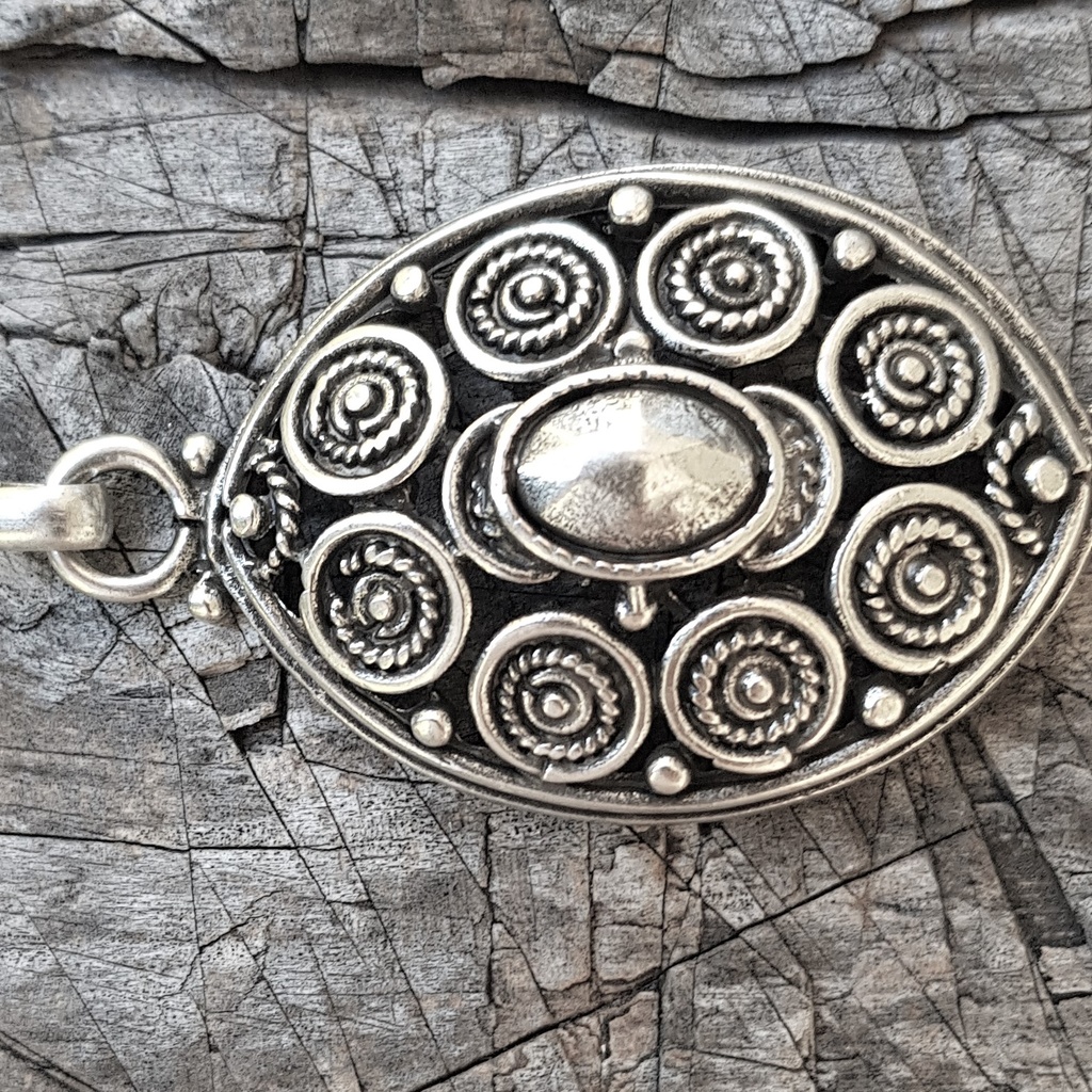 Y-Aglaja, Ypsilon-Ketten-Gürtel silberfarben