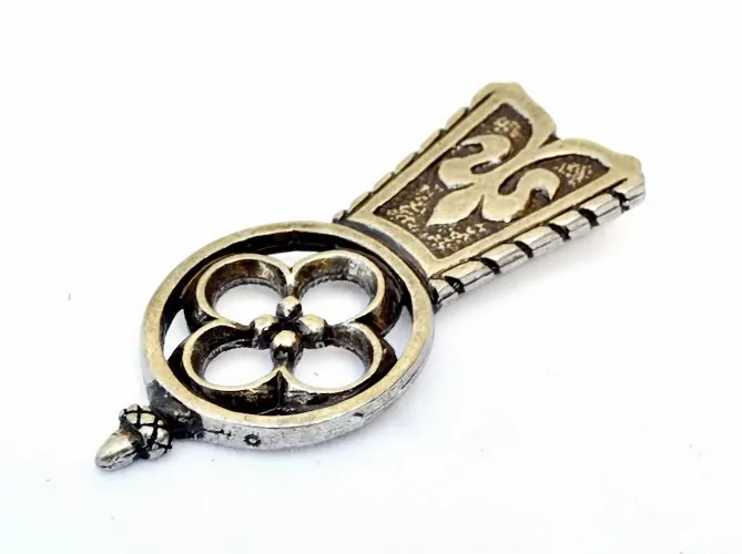 medieval_belt_end_replica_silver.jpg.webp