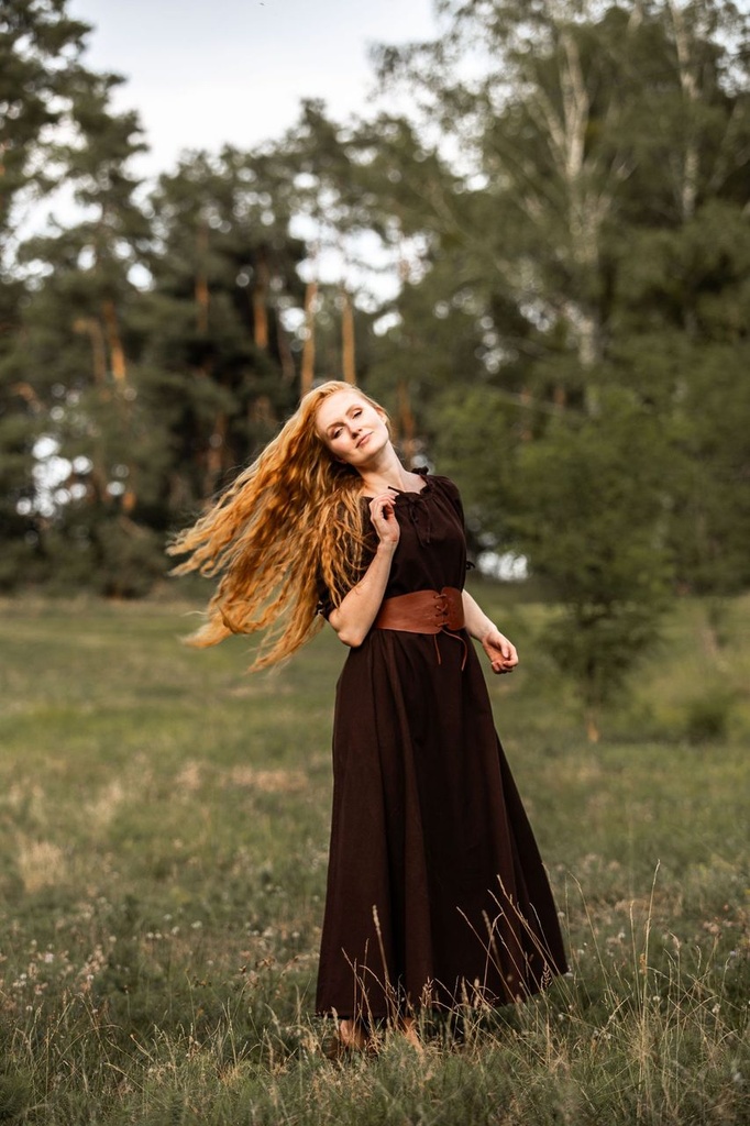 4830b-mittelalter-kleid-melisande-braun-leonardo-carbone (1).webp