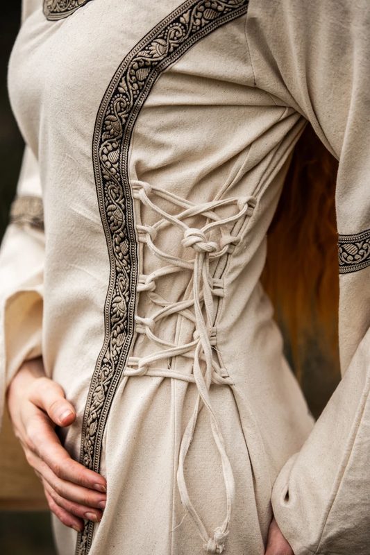 mittelalter-baumwollkleid-angie-natur~13.webp