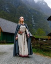 klassischer-mittelalterumhang-elinor-grau~4.webp