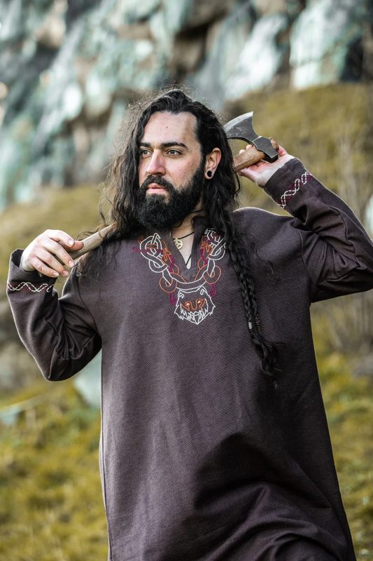 wikingertunika-freki-mit-handstickerei-braun~2.webp