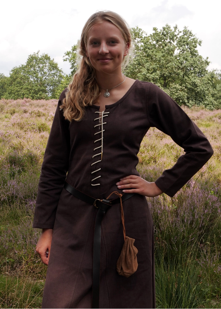 Cotehardie „Ava“ – mittelalterliches Damenkleid mit Schnürung, braun, 13.–15. Jahrhundert