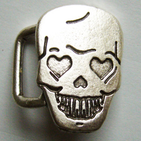 EMILY, Koppelschließe, Totenkopf Herzaugen, 1,5 cm, silberfarben