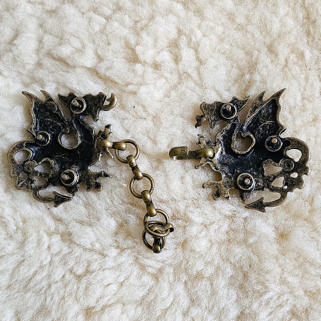 CELTIC DRAGONS FAFNIR & GOCH, Verschluss,Fb:altmessing,Drachen,M