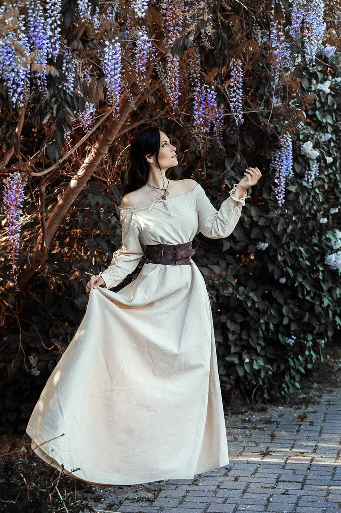 [14475-001] Bodenlanges Langarmkleid „Mechthild“ – Schlichte Eleganz in Hanffarben (XS)