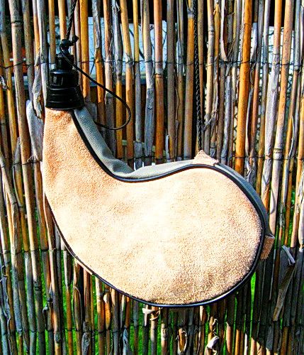 [15 Bota 1 gesch-002] Bota-Trinkschlauch aus Leder – Kleine Hirtenflasche (1 Liter) in gerader oder gebogener Form (gebogen)