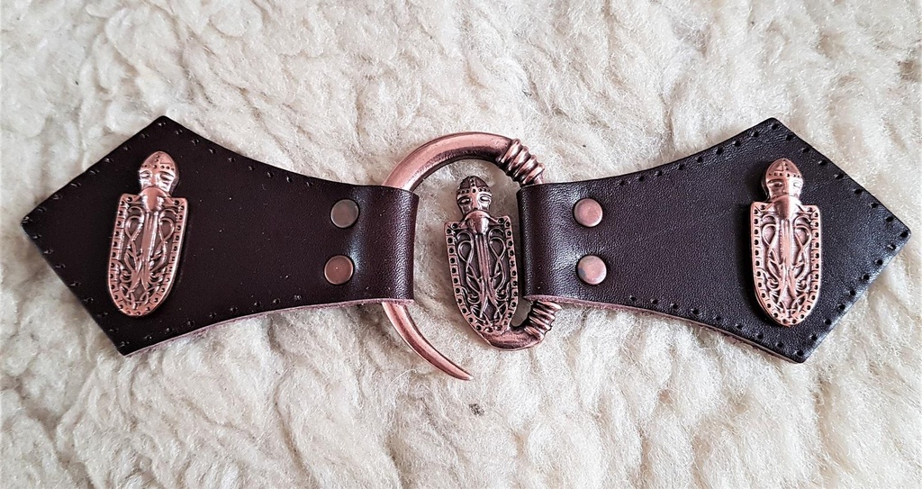 [34060-001] Ritter-Verschluss+ – Kupferfarbener Hakenverschluss mit Wikinger-Ziernieten & Vollrindleder (braun)