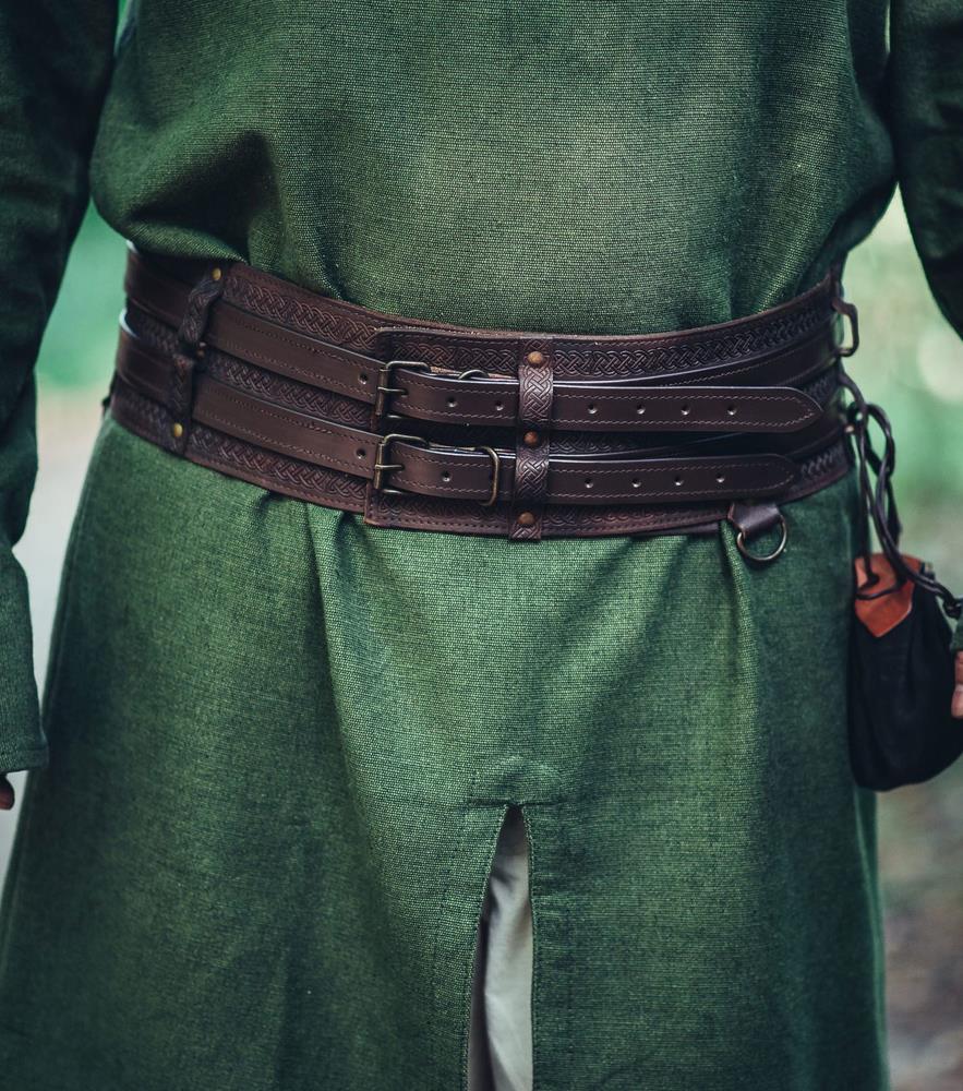 Breiter Wikingergürtel dunkelbraun mit zwei Riemen und aufwändig punziert  in drei Längen