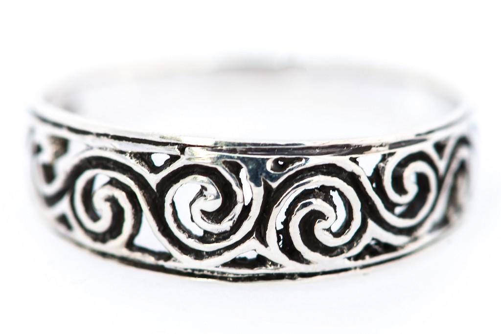 [WDr56-003] Zarter Celtic-Ring NEWGRANGE mit Knotenmuster (14 / 44)