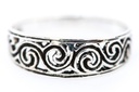 Zarter Celtic-Ring NEWGRANGE mit Knotenmuster