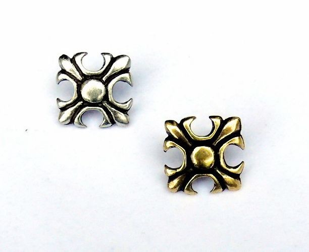 [08 Ma-0 V-Lilie.me] XS Zierniete mit vierfacher Lilie -Zubehör für Gürtel und Lederarbeiten für Reenactment und LARP (bronze)