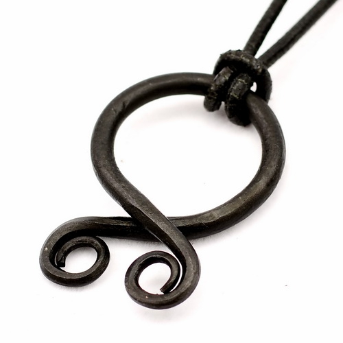 Trollkreuz aus Eisen handgeschmiedet - Accessoire, Schmuck für Mittelalter, LARP und Alltag