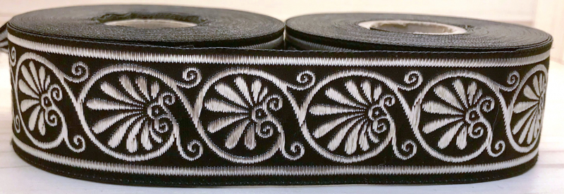 Muschel in Schwarz-Silber, 33 mm- 10 m - Webborte zur Verzierung mittelalterlicher Kostüme und Larp Gewandungen