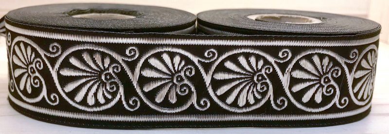 [33114-schwslb] Muschel in Schwarz-Silber, 33 mm- 10 m - Webborte zur Verzierung mittelalterlicher Kostüme und Larp Gewandungen