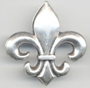 heraldische Lilie, silberfarbener Beschlag