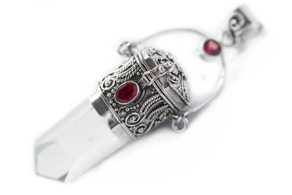Schmuck Anhänger Mira mit Bergkristall und Granat 7,5 cm – Silber 925 – Mystisches Amulett mit geheimem Fach