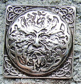 [N-223-1] Zierbeschlag „Green Man“ – Silberfarbener Waldgeist-Beschlag im keltischen Stil