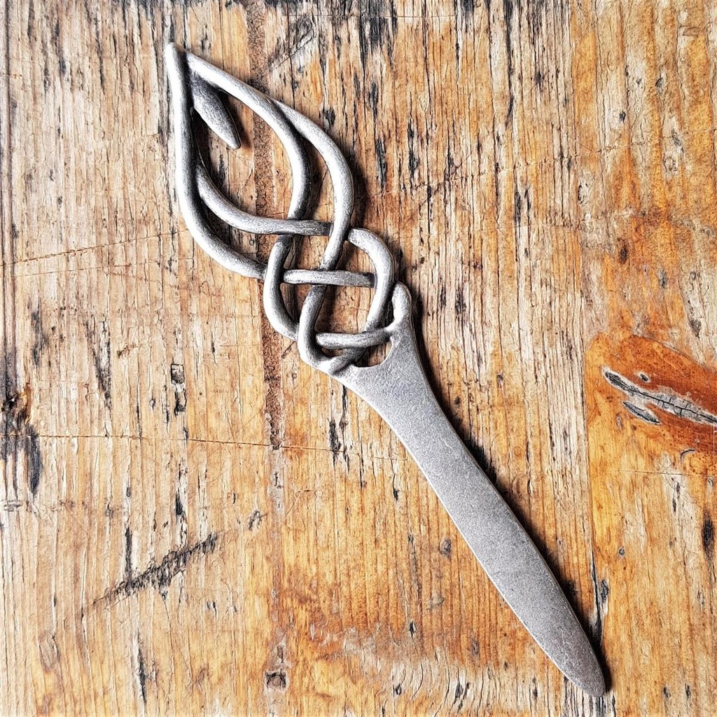 [A-680-1] Haarnadel Freya Keltischer Knoten – Silberfarbener Haarschmuck mit nordischem Flair 14 cm