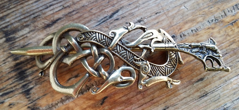 [A-672-2] Haarspange „Keltisches Reptil“ messingfarben – ZAMAK-Haarschmuck mit Drachenkopf für LARP & Mittelaltergewandung