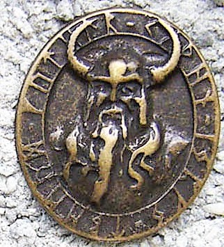 [N-233-21] Odin-Amulett – Silberfarbener ovaler Zierbeschlag mit Göttermotiv