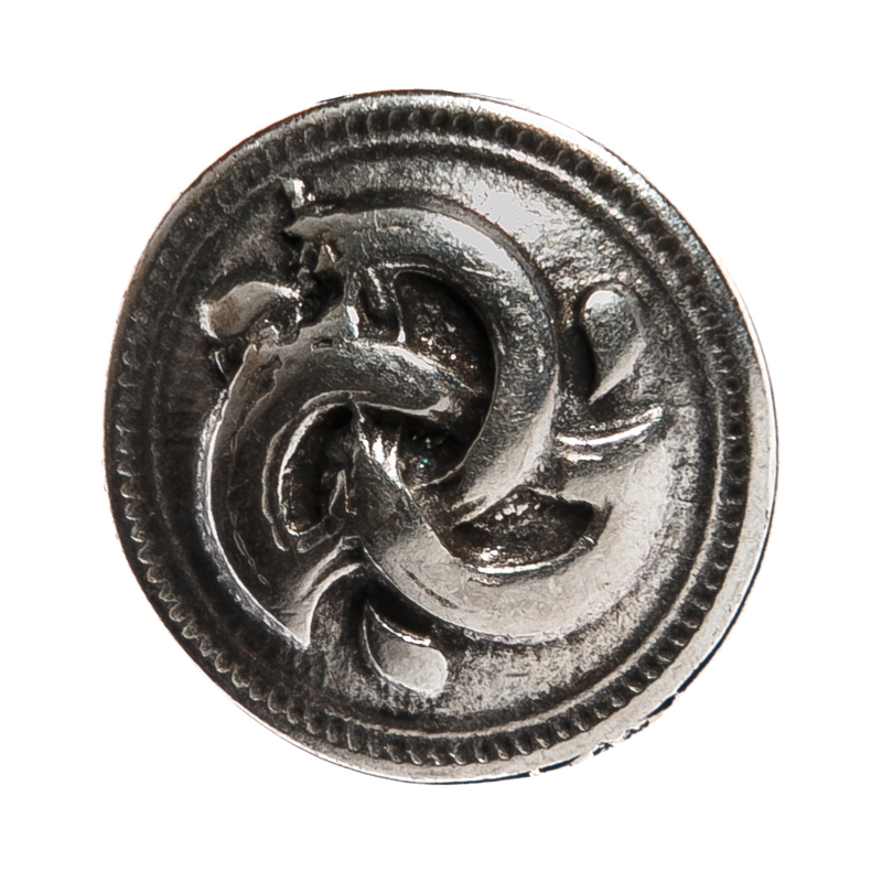 [N-262-1] Wirbel-Triskele klein, silberfarbener Beschlag