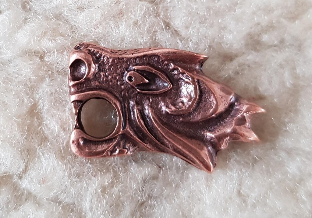Drachenkopf-Beschlag in Kupferoptik – Linksschauender Wikinger-Zierbeschlag 29 x 18 mm