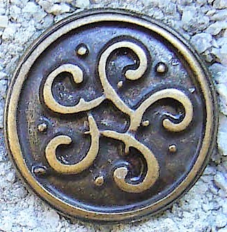 keltischer Wirbelknoten, altmessingfarben