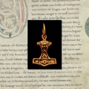 Mini Thorshammer Anhänger TORSÅS aus Bronze – Wikinger Mjölnir Amulett 2 cm