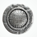 Runenschild – Silberfarbener Zierbeschlag mit keltischem Runenring 