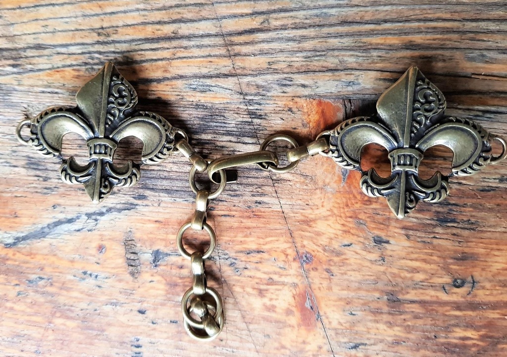 [V-221L-2] Mantel-Verschluss FLEUR DE LYS, messingfarben