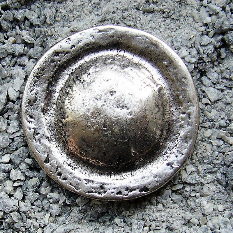 [N-187-1] großer Buckelschild, silberfarbener Beschlag