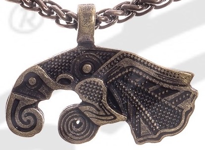 Rabe Munin Anhänger altmessingfarben – Symbol für Erinnerung aus Zamak