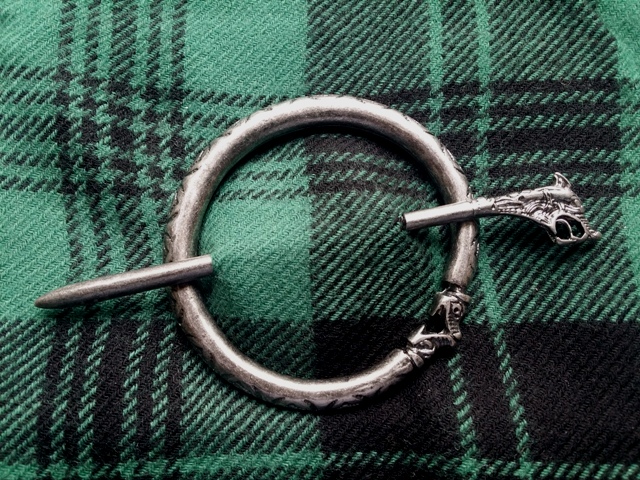 [32899] nordische Plaid-Fibel Snake, eisenfarben