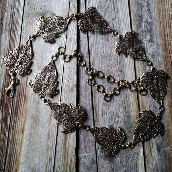 Avalon Hüftgürtel messingfarben – Filigrane Elfenblatt-Kette aus Zamak