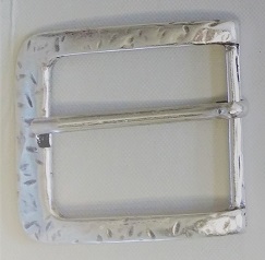 Gürtelschließe „Ferro“ – Silberfarbene Dorn-Halbschließe mit gehämmerter Optik für 4 cm Riemen