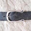 Dornschließe „Omega“ – Silberfarbene Schnalle in geschwungener Schmiede-Optik für 4 cm Gürtel