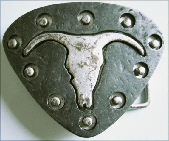 Taurus, rustikale Stierkopf-Schildschließe