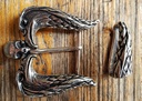 Gürtelschließe „Eagles & Skull“ in Silberoptik – 4 cm Dornschließe mit Adlern & Totenkopf
