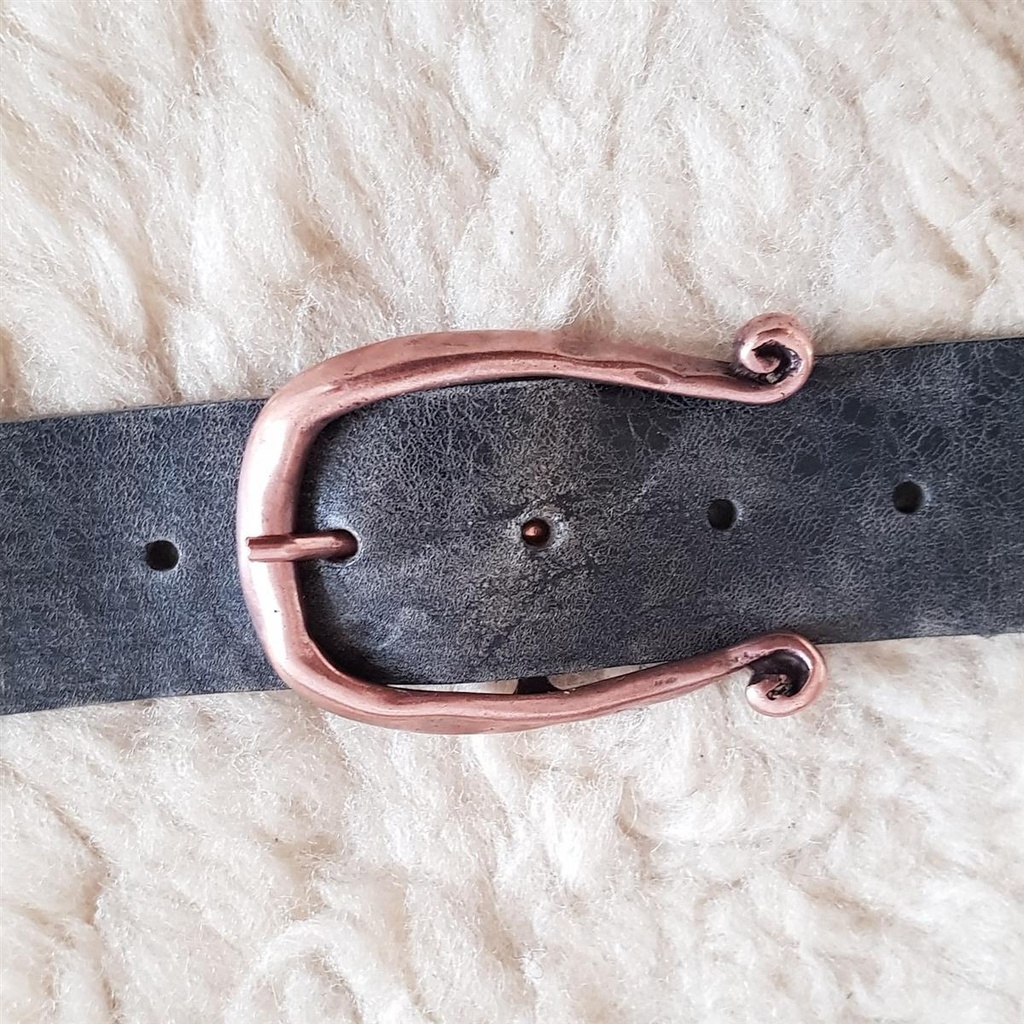 Dornschließe „Omega“ – Kupferfarbene Schnalle in geschwungener Schmiede-Optik für 4 cm Gürtel