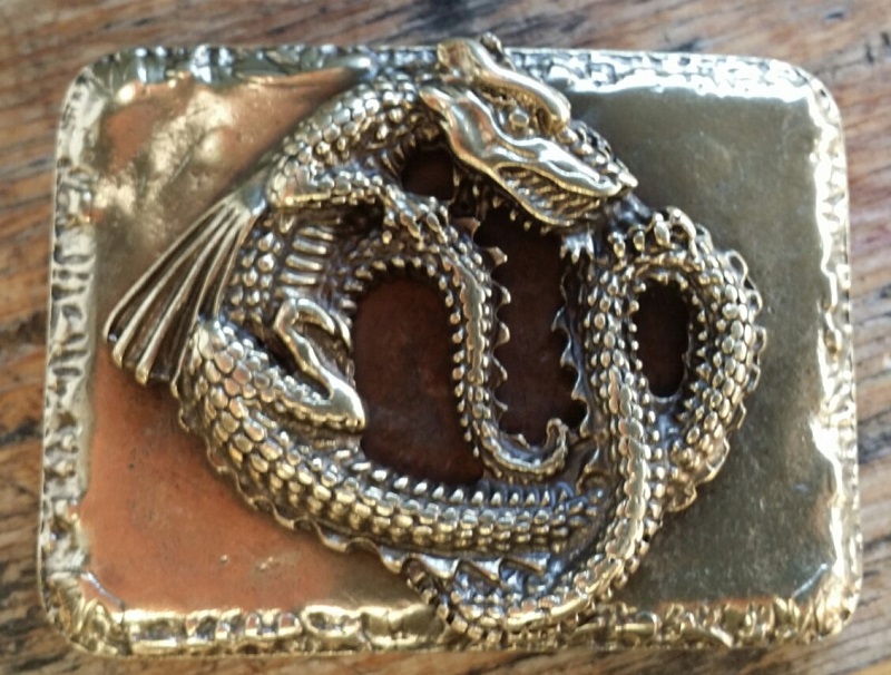 DRAGONIS Koppelschließe in Messingoptik – Mittelalterliche Drachen-Schließe für 4 cm Gürtel