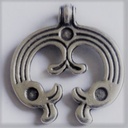 Keltische Enten Anhänger silberfarben – Symbolträchtiger Schmuck aus Zamak im keltischen Stil