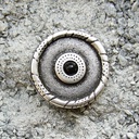 Silberfarbener Schildbeschlag – Nordische Zierniete Ø 28 mm aus Zamak