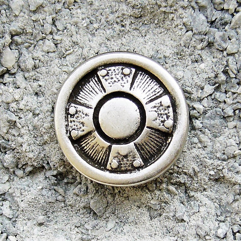 keltisches Schild, Silberfarbener Beschlag