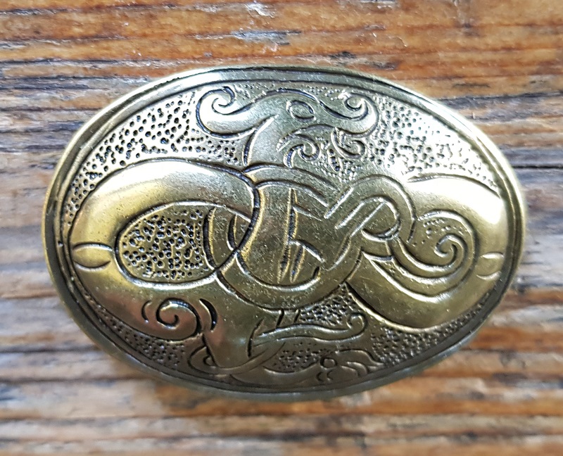 Gewandbrosche „Keltische Seepferdchen“ messingfarben – ZAMAK-Fibel für LARP & historische Gewandung