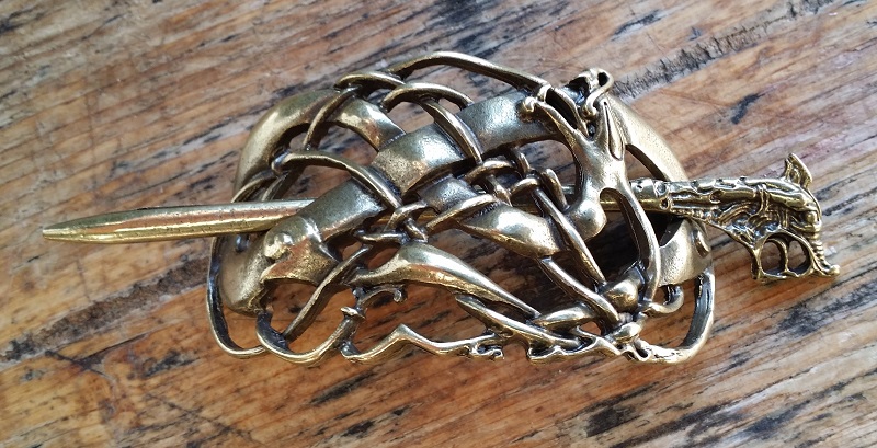 Haarspange Keltischer Knoten mit Schlange – Messingfarbener Haarschmuck mit Drachenkopf-Nadel 68 mm
