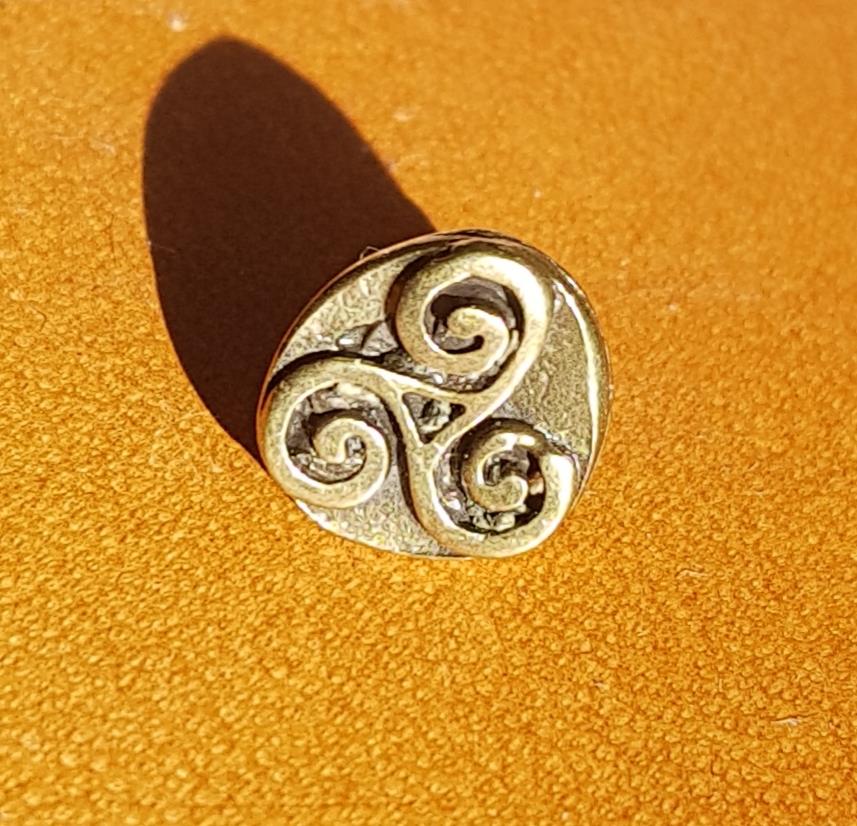 Mini-Triskel, Beschlag messingfarben